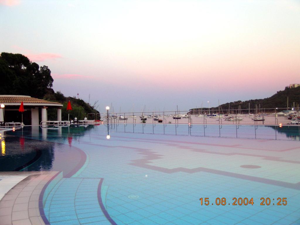 Hotel Cala Di Mola Порто-Аццурро Екстер'єр фото